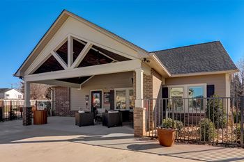 Onsite clubhouse and complimentary wifi in amenity space